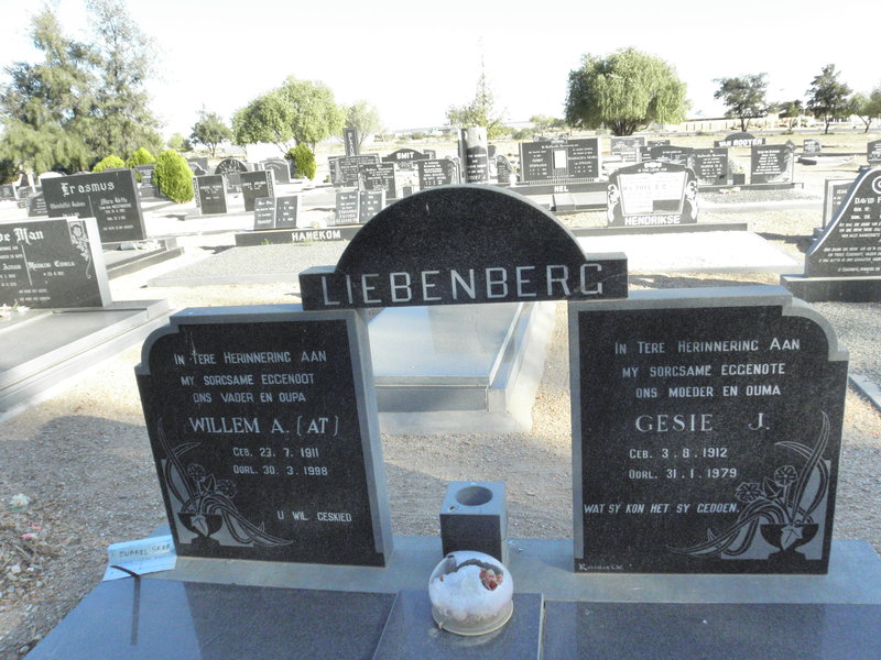 LIEBENBERG Willem A. 1911-1998 & Gesie J 1912-1979