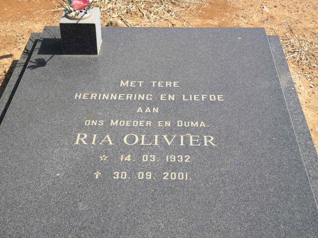 OLIVIER Ria 1932-2001