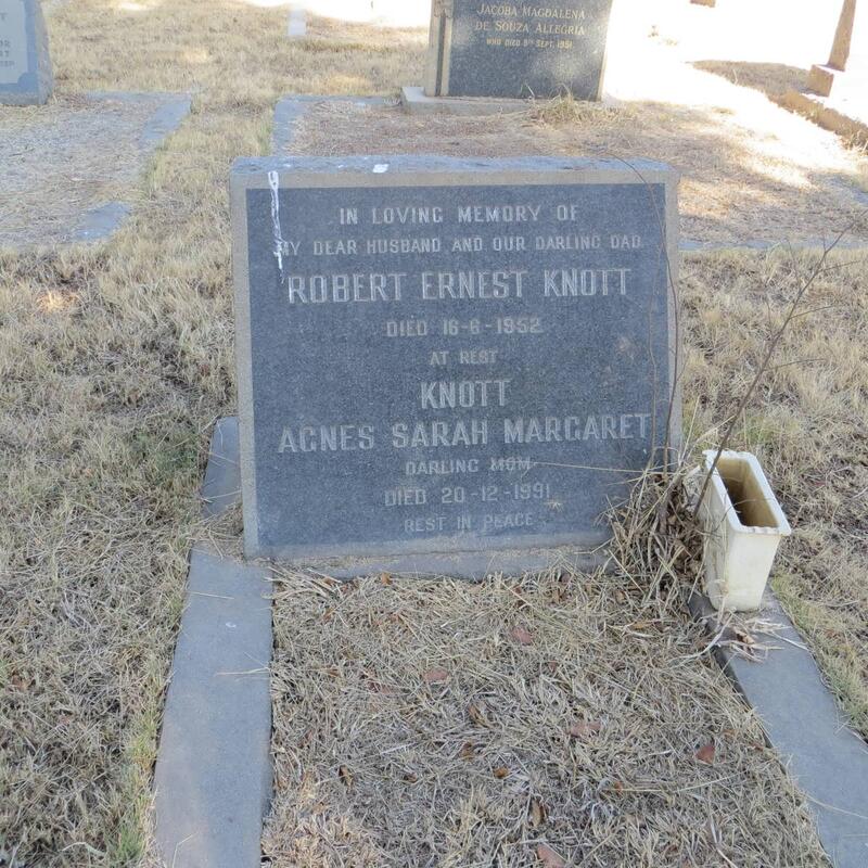 KNOTT Robert Ernest -1952 & Agnes Sarah Margaret -1991