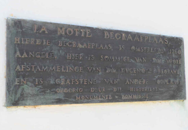 4. Memorial plaque / Gedenkplaat