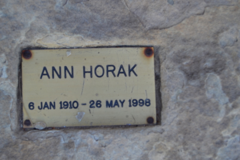 HORAK Ann 1910-1998