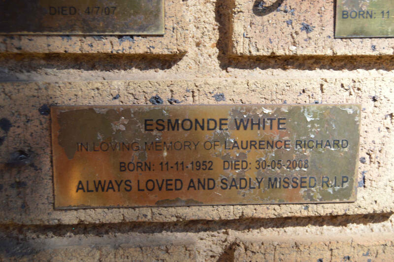 WHITE Laurence Richard, ESMONDE 1952-2008