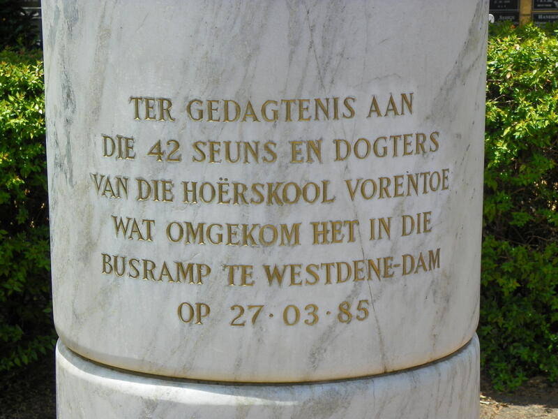 3. Hoërskool Vorentoe seuns en dogters / 42 Boys and girls who died in the Westdene Dam bus accident