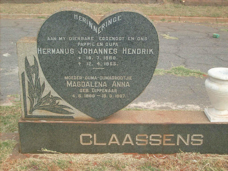 CLAASSENS Hermanus Johannes Hendrik 1888-1955 & Magdalena Anna DIPPENAAR 1888-1967