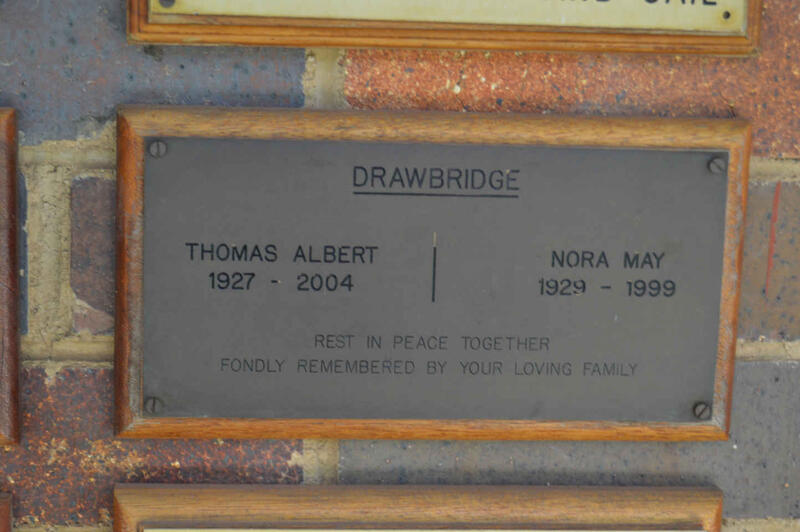 DRAWBRIDGE Thomas Albert 1927-2004 & Nora May 1929-1999