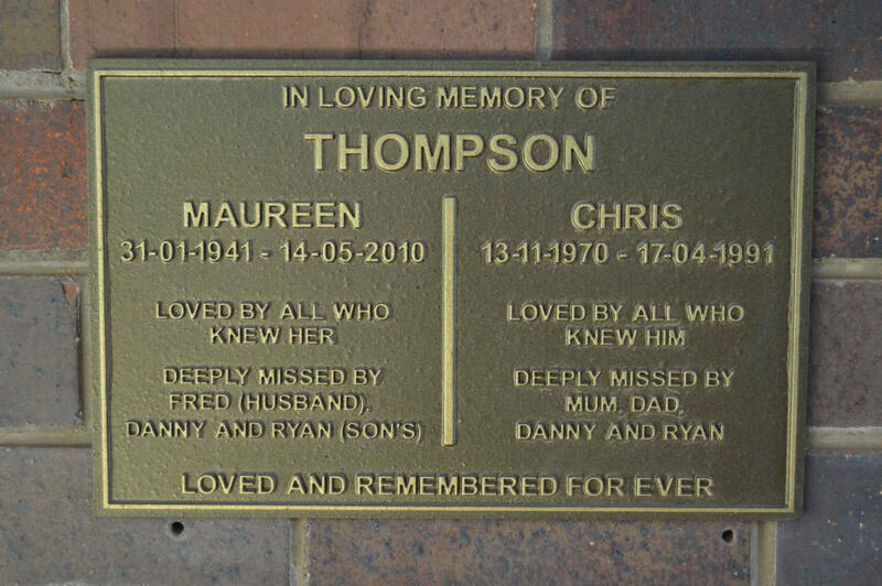 THOMPSON Maureen 1941-2010 :: THOMPSON Chris 1970-1991