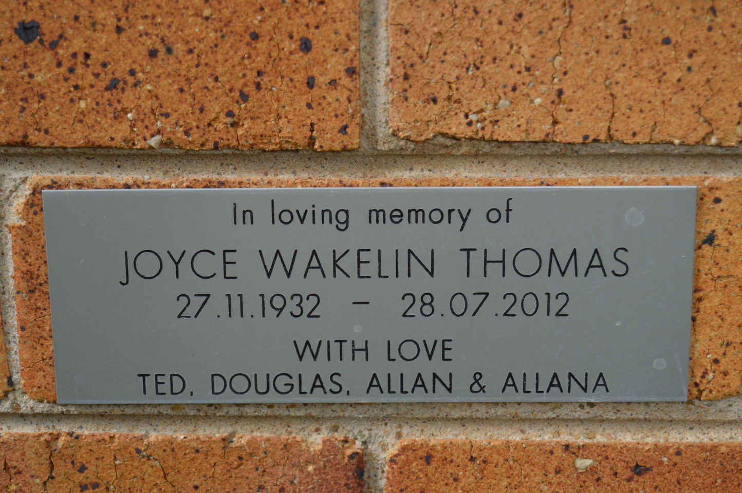 THOMAS Joyce Wakelin 1932-2012