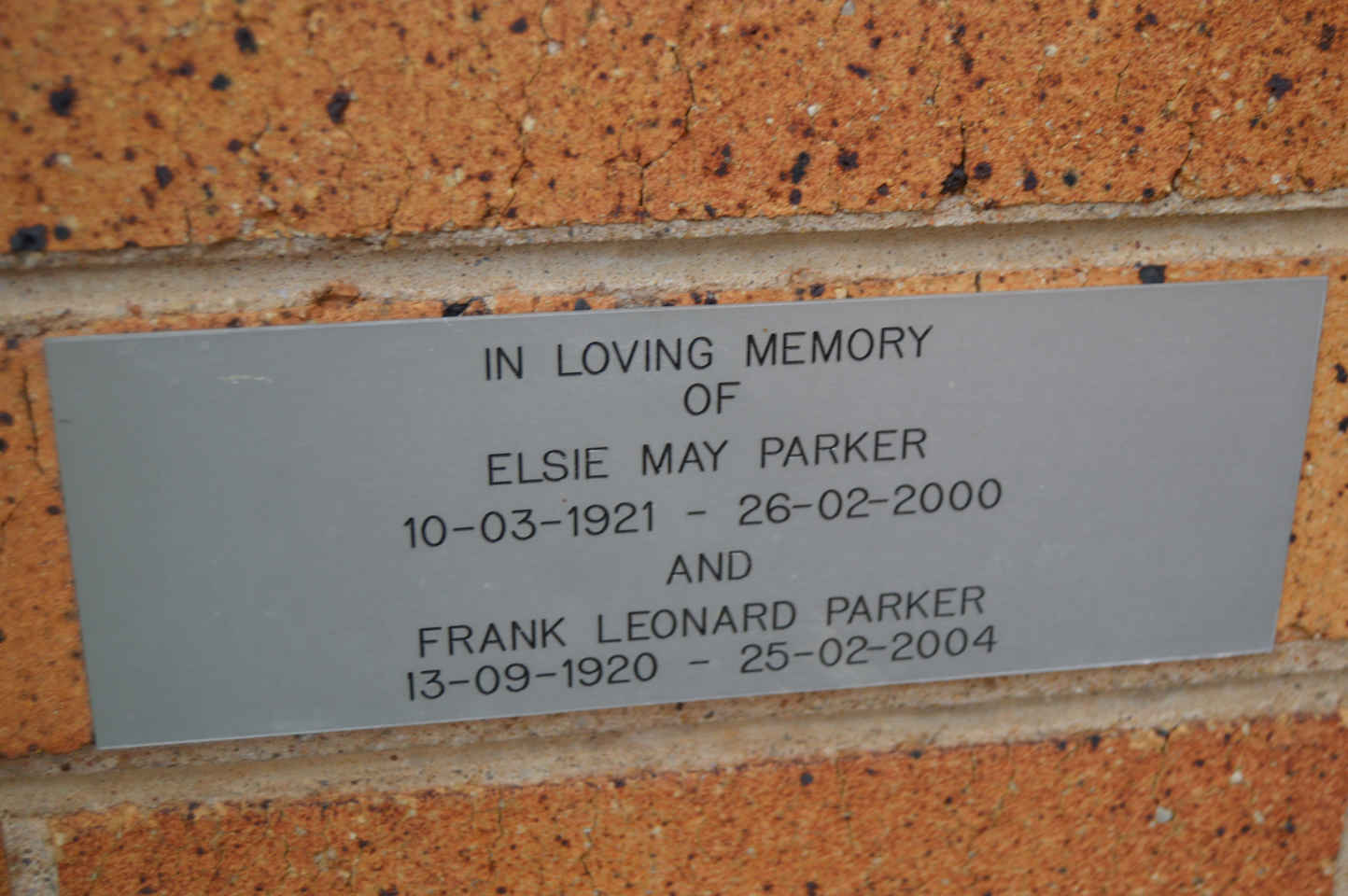 PARKER Frank Leonard 1920-2004 & Elsie May 1921-2000