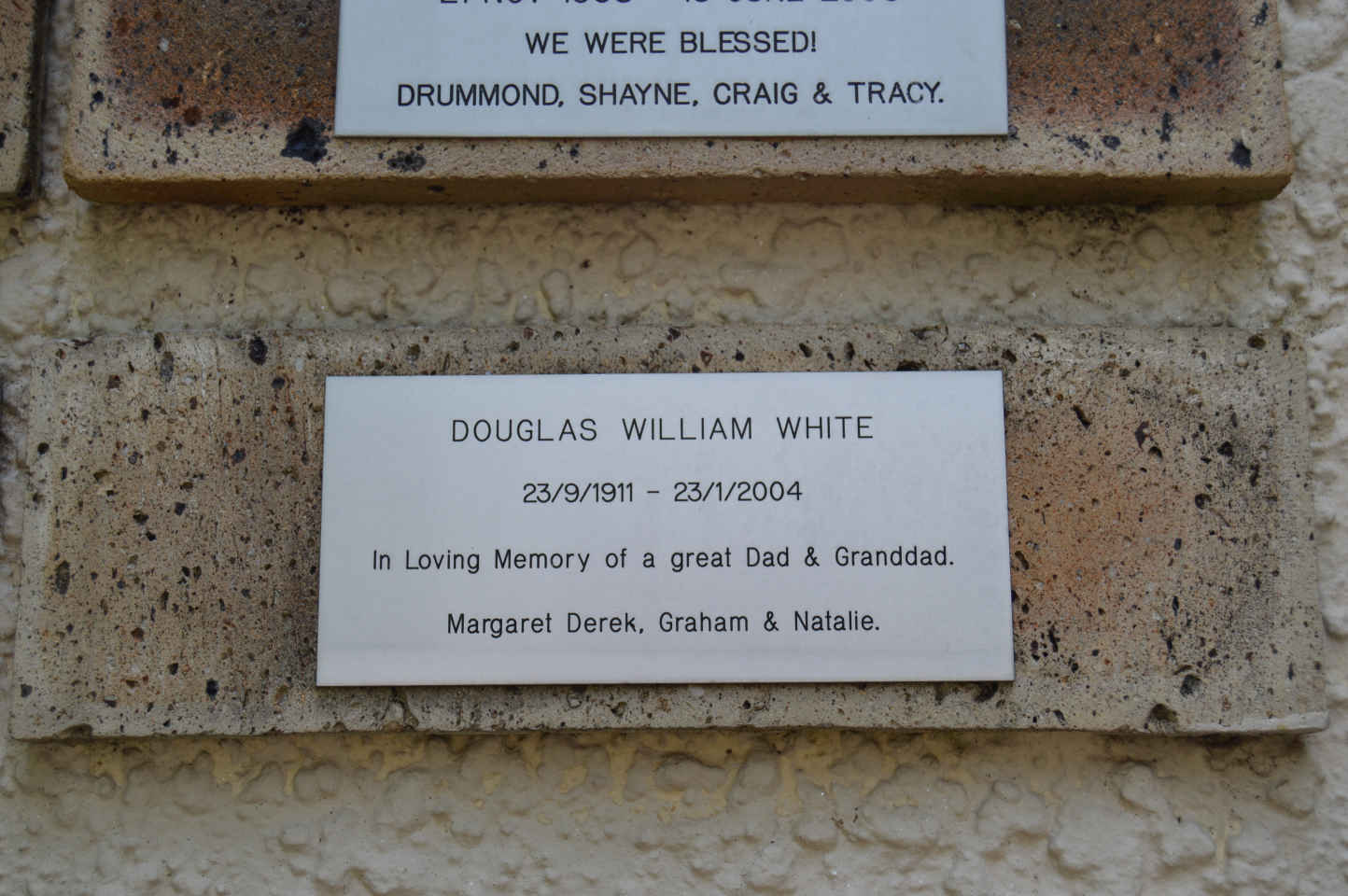 WHITE Douglas William 1911-2004