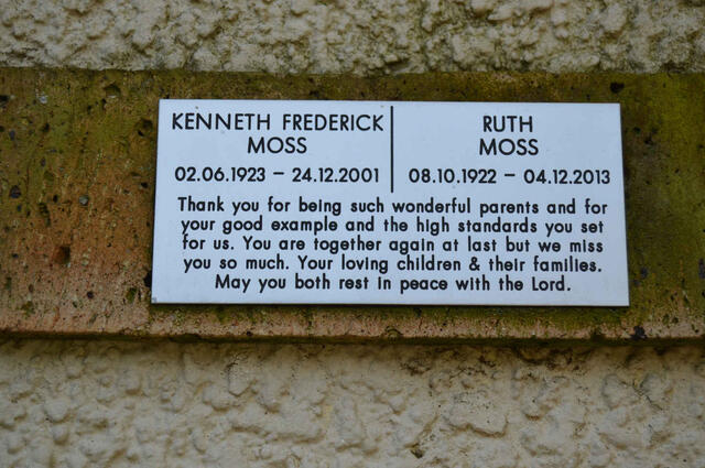 MOSS Kenneth Frederick 1923-2001 & Ruth 1922-2013