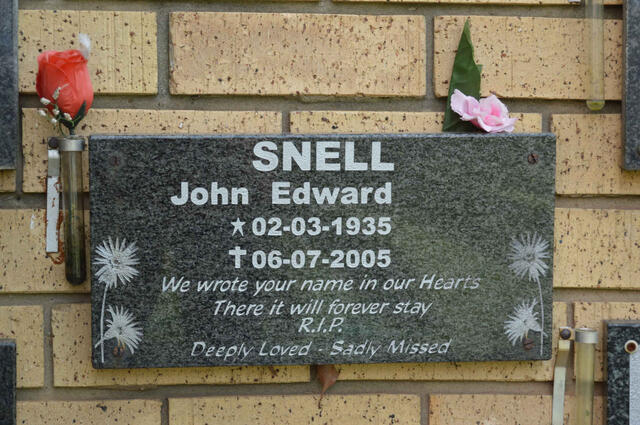 SNELL John Edward 1935-2005