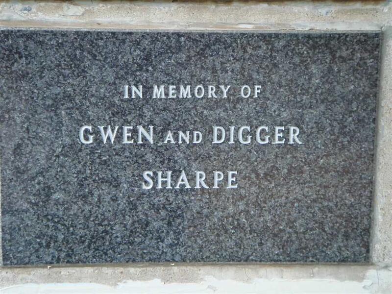 SHARPE Digger & Gwen