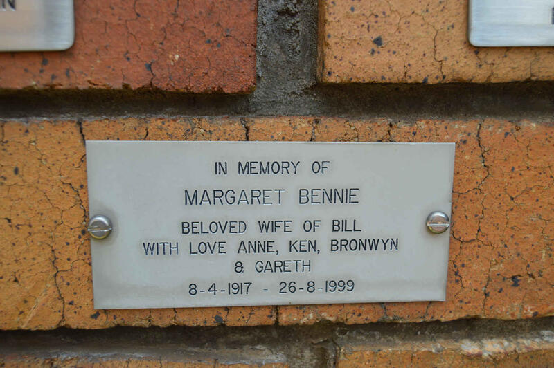 BENNIE Margaret 1917-1999