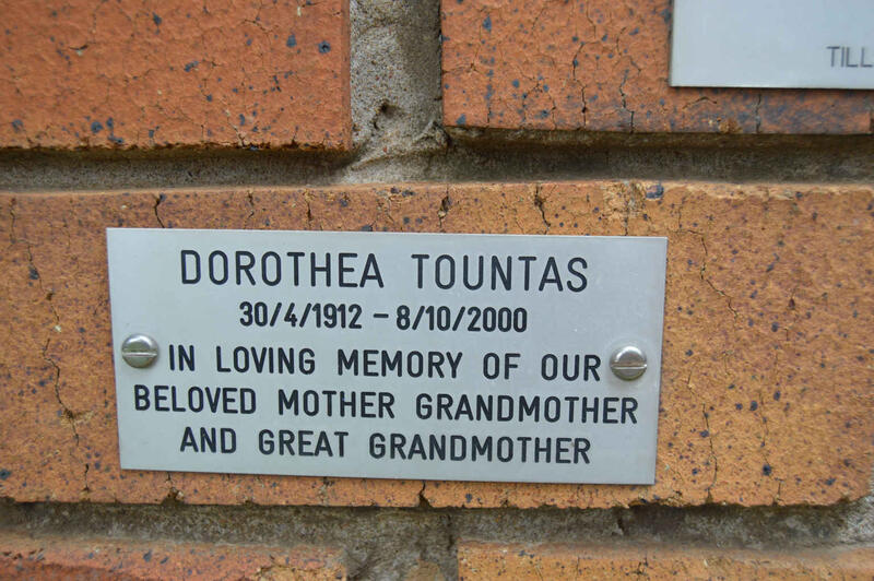 TOUNTAS Dorothea 1912-2000