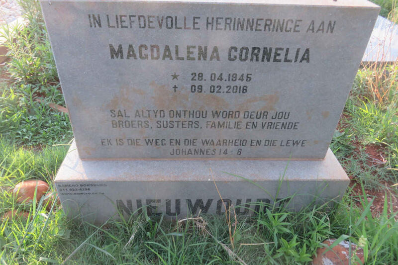 NIEUWOUDT Magdalena Cornelia 1945-2018