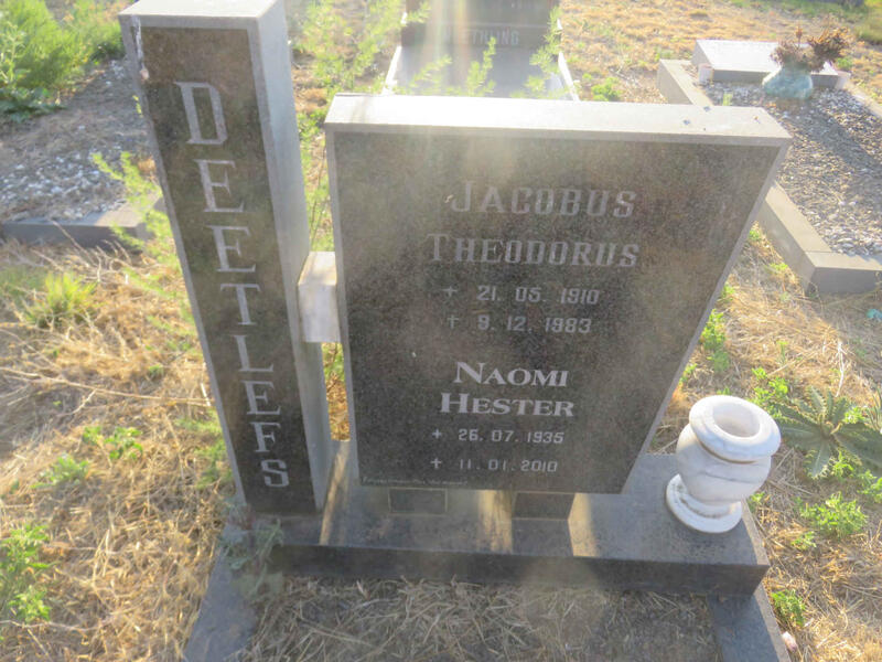DEETLEFS Jacobus Theodorus 1910-1983 & Naomi Hester 1935-2010