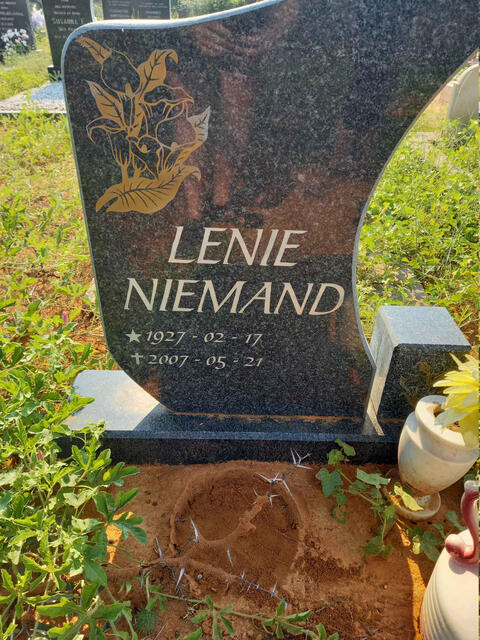 NIEMAND Lenie 1927-2007