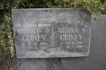 GUINEY Arthur W. 1918-1999 :: GUINEY Winifred J. 1895-1972
