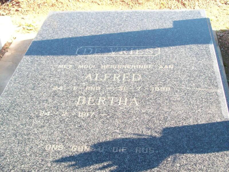 VRIES Alfred, de 1910-1998 & Bertha 1917-