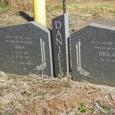 DANIELS Dan 1922-1989 &amp; Heila 1933-