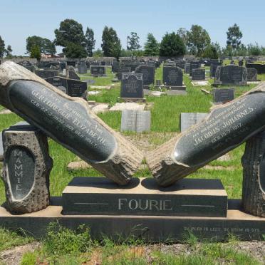 FOURIE Jacobus Johannes 1917-1966 &amp; Gertbreggie Elizabeth VAN DER WALT 1932-1996