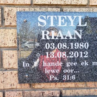 STEYL Riaan 1980-2012