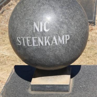 STEENKAMP Nic 1929-1974