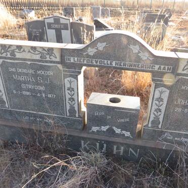 KUHN Johannes Andries 1891-1988 & Martha S.J. nee STRYDOM 1896-1977_1