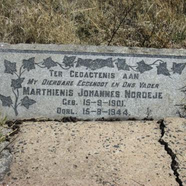 Mpumalanga, HIGHVELD RIDGE district, Leandra, Klipfontein 357, farm cemetery_2