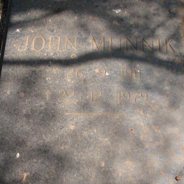MUNNIK John 1911-1979