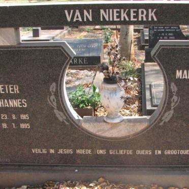 NIEKERK Pieter Johannes, van 1915-1995 &amp; Martha Maria Susanna McBEATH 1917-1990