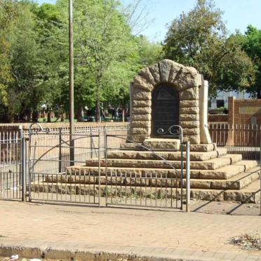 1. Overview on the Anglo Boer War Monument &amp; Voortrekker Centenary Plaque