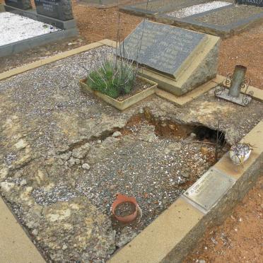 FOURIE Christiaan Ernst 1907–1964 & Anna Petronella nee HENECKE 1919–1981 :: COOK Jo nee FOURIE 1939–1992 #1