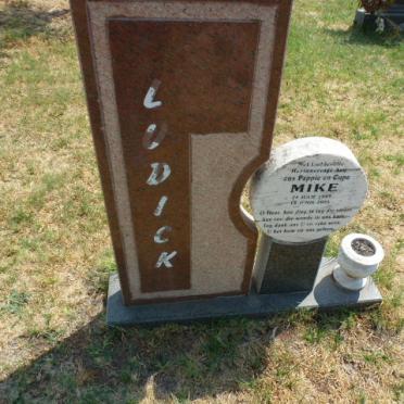 LUDICK Mike 1949-2003