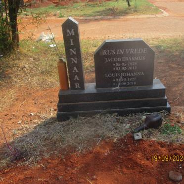 MINNAAR Jacob Erasmus 1925-2012 &amp; Louisa Johanna 1927-2016