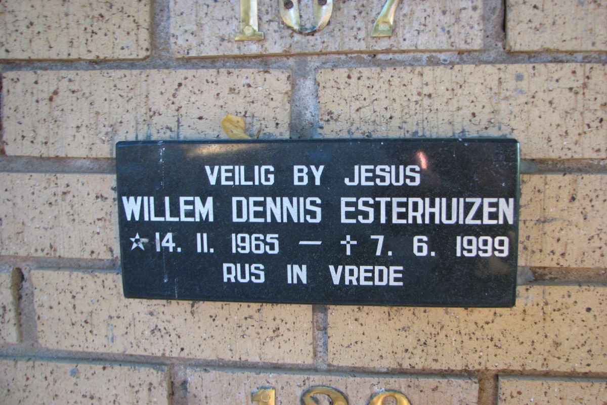 ESTERHUIZEN Willem Dennis 1965-1999