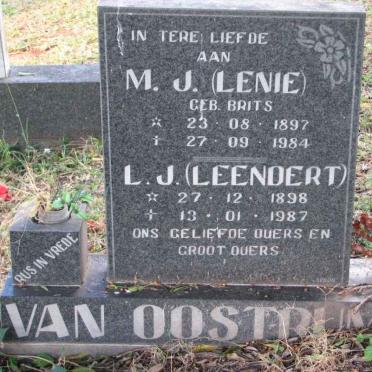 OOSTRUM L.J., van 1898-1987 &amp; M.J. BRITS 1897-1984