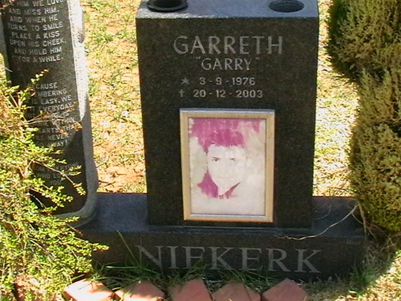 NIEKERK Garreth, van 1976-2003