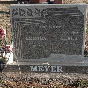 MEYER Neels 1924- & Brenda 1924-2010
