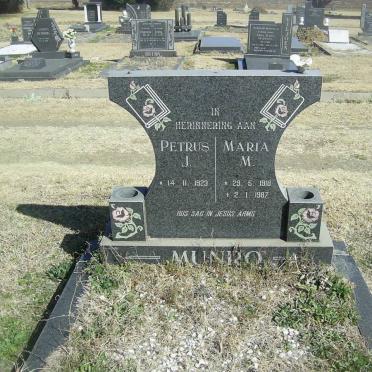 MUNRO Petrus J. 1923- &amp; Maria M. 1918-1987
