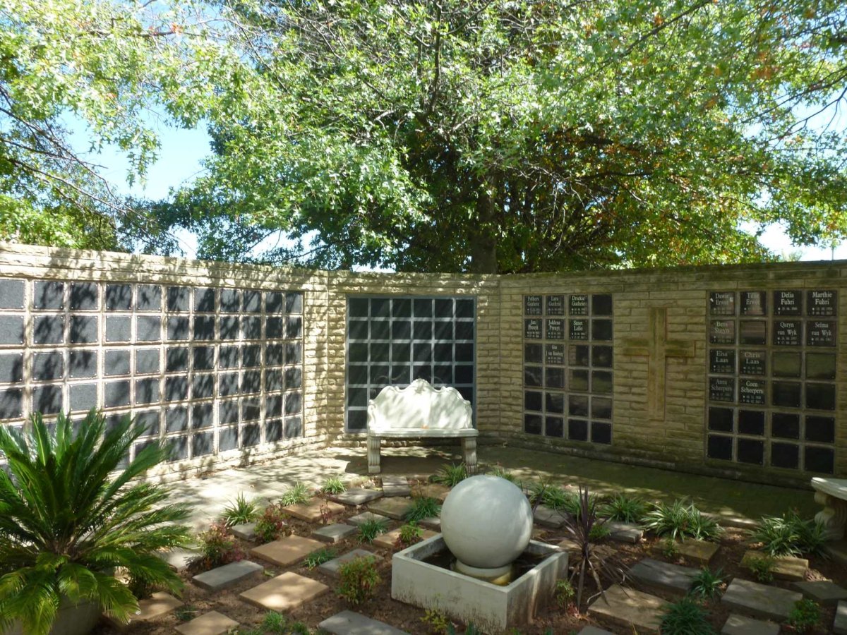 2. Oorsig Gedenkmuur / Overview Memorial Wall