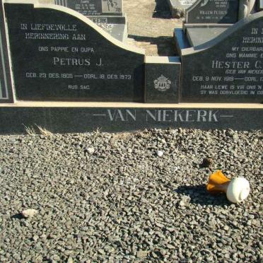 NIEKERK Petrus J., van 1905-1973 &amp; Hester C.V.S. VAN NIEKERK 1919-1967