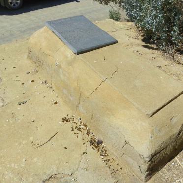 Northern Cape, CALVINIA district, Tankwa, Middelpos 887 _1, enkelgraf