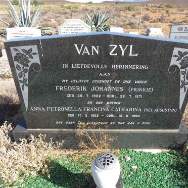 Zyl Frederik Johannes, van 1902-1971 & Anna Petronella Francina Catharina AUGUSTYN 1905-1992