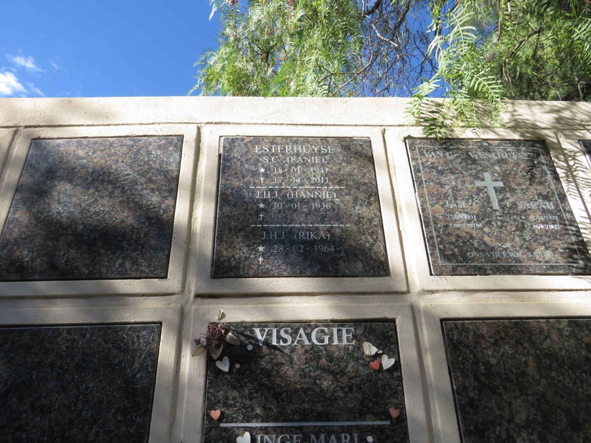 ESTERHUYSE S.C. 1941-2011 & J.H.J. 1936- :: ESTERHUYSE J.H.J. 1964-