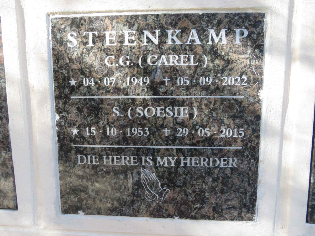 STEENKAMP C.G. 1949-2022 & S. 1953-2015