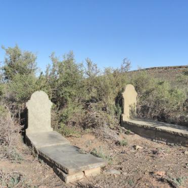 3. Onleesbare grafte SWARTS susters / Illegible Gravestones