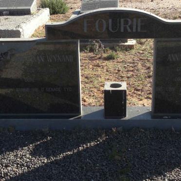 FOURIE ?aan Wynand 1915- &amp; Anna Elizabeth 1922-1996