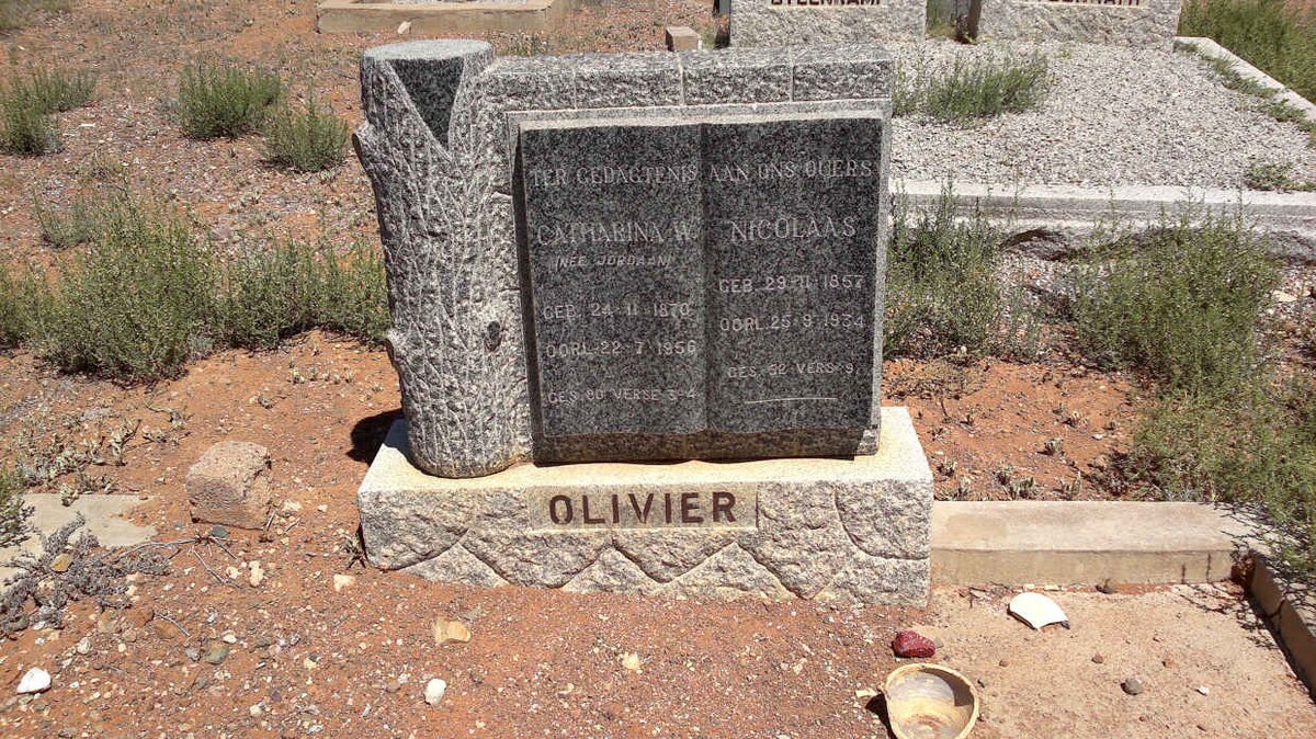 OLIVIER Nicolaas 1857-1934 &amp; Catharina W. JORDAAN 1870-1956