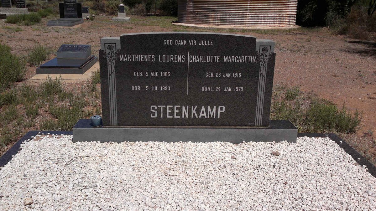 STEENKAMP Marthienes Lourens 1905-1993 &amp; Charlotte Margareth 1918-1979